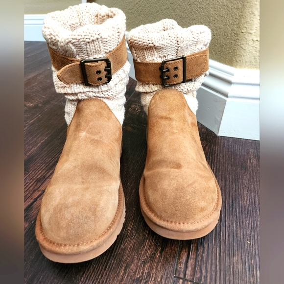 Women's Ugg Boots, Size 7 - Picture 1 of 6